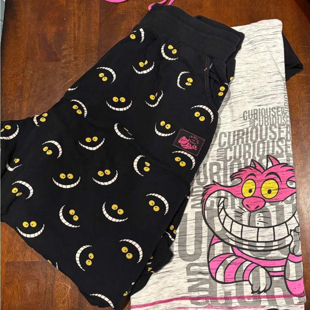 Cheshire Cat Disney pajamas size large